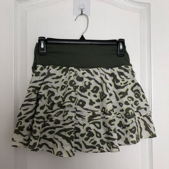 Aerie OFFLINE‎ By Aerie Tiered Athletic Skort Medium Olive Green & White NWT - Picture 8 of 8